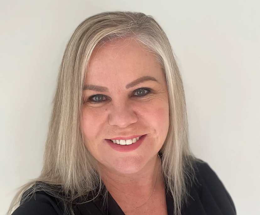 Ange (53), $300, Have pets, Non-smoker, and No children