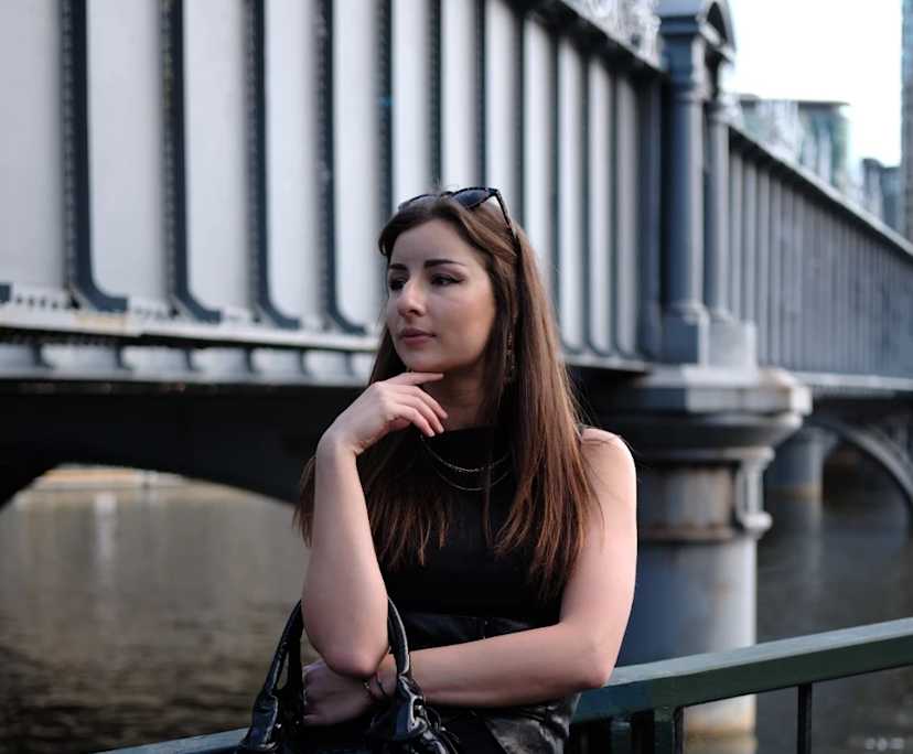 Ana (31), $400, Non-smoker, No pets, and No children