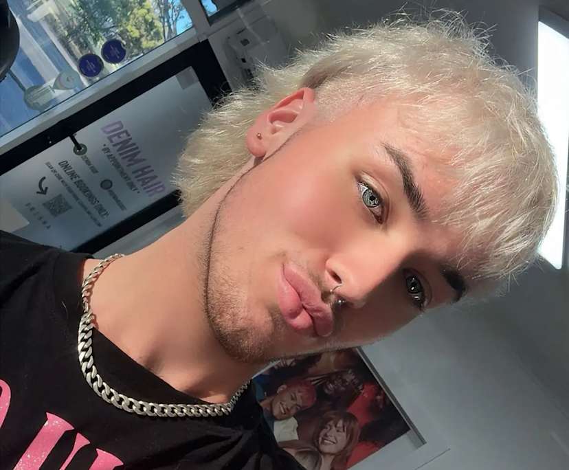 Jez (19), $300, LGBTQIA+, Non-smoker, No pets, and No children