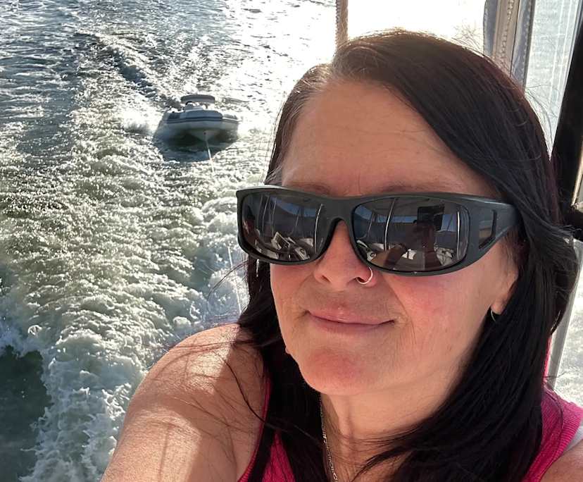 Donna (55), $450, Non-smoker, Have pets, and No children