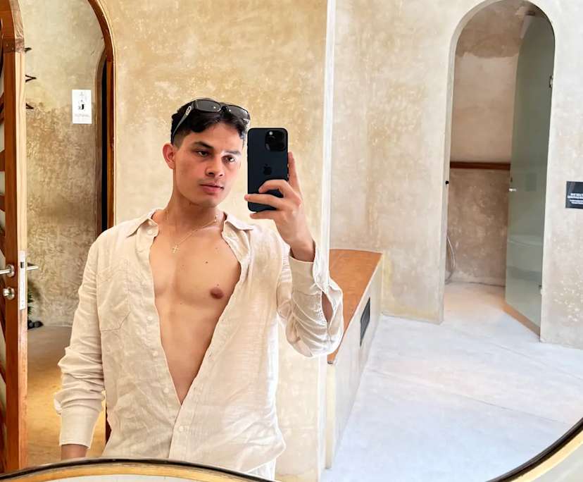 Fabián (25), $350, LGBTQIA+, Non-smoker, No pets, and No children