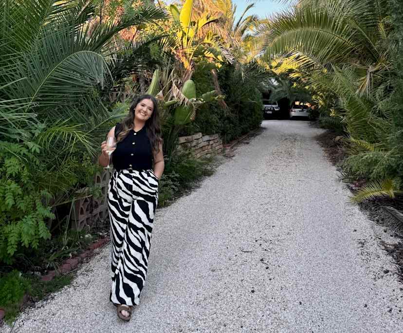 Janet (25), $300, Non-smoker, No pets, and No children