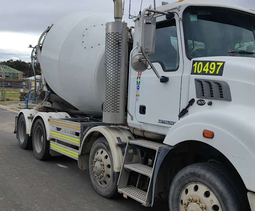 steven (49), $400, Non-smoker, No pets, and No children