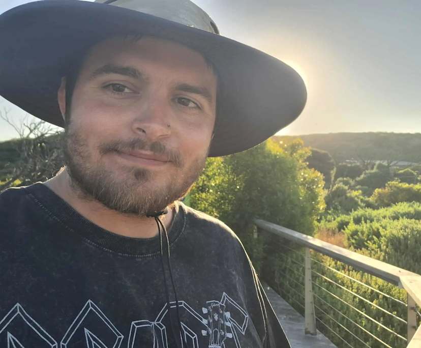 Timothy (28), $300, LGBTQIA+, Have pets, Smoker, and No children