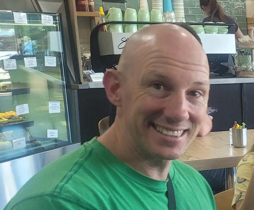 Edward (46), $280, LGBTQIA+, Non-smoker, No pets, and No children