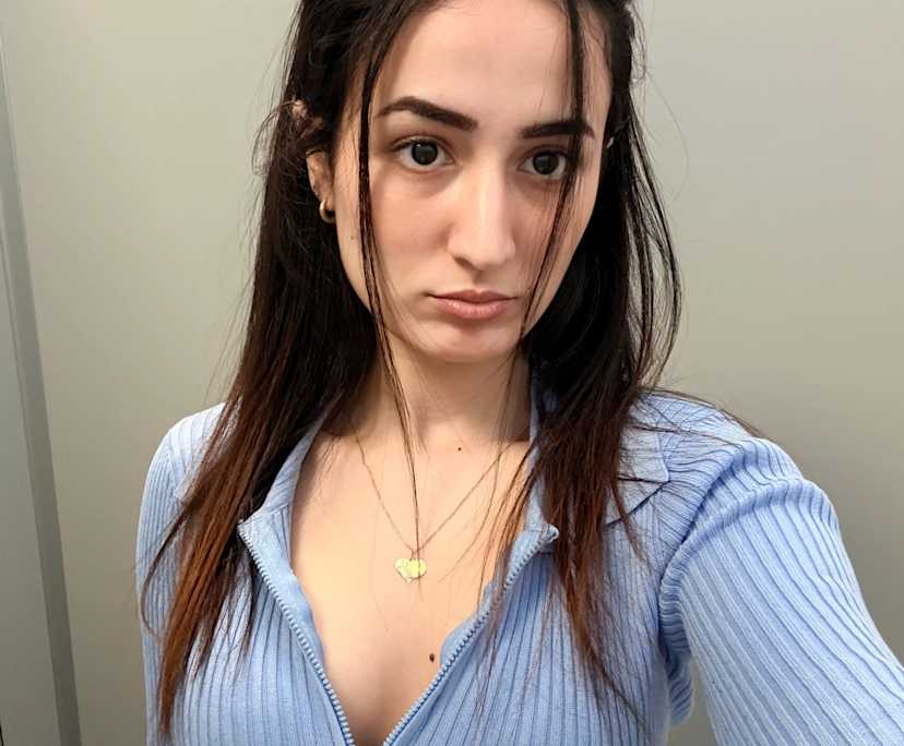 Hélène (27), $300, Non-smoker, Have pets, and No children