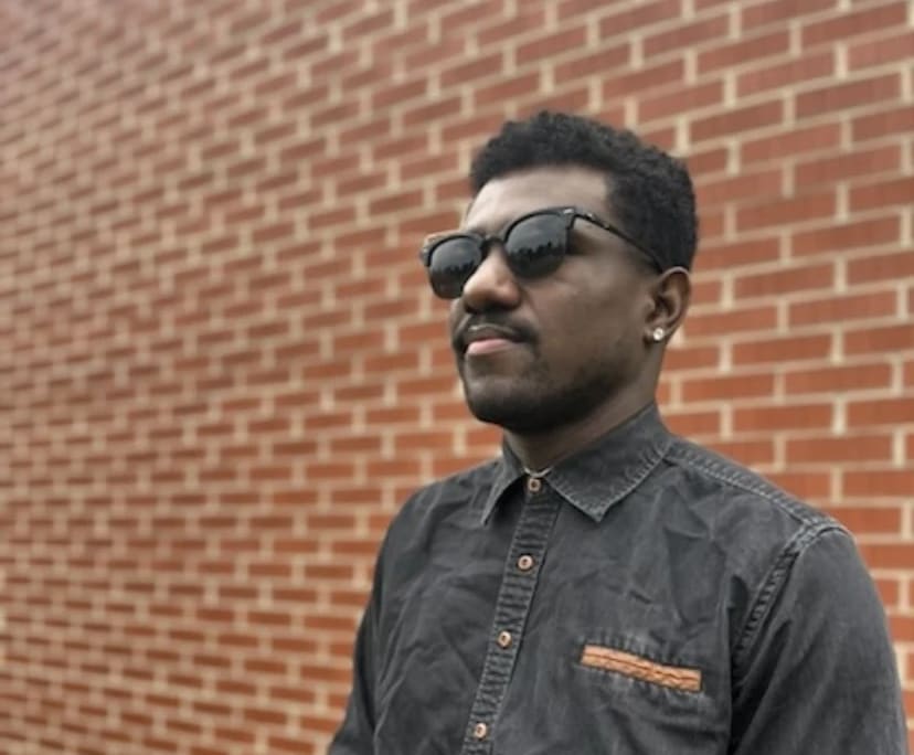 Aaron (26), $350, Non-smoker, No pets, and No children