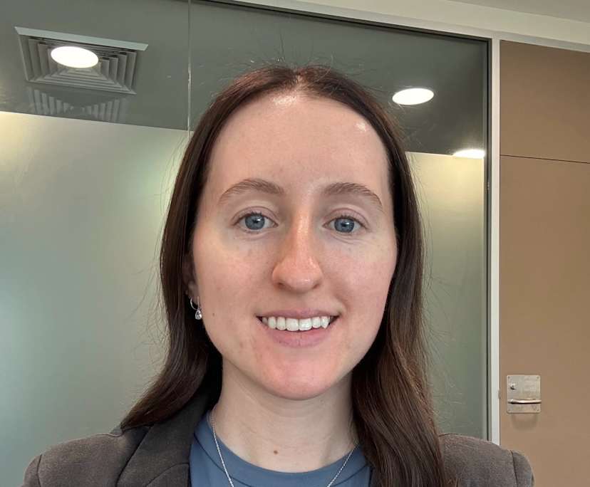 Isabella (21), $250, Non-smoker, Have pets, and No children