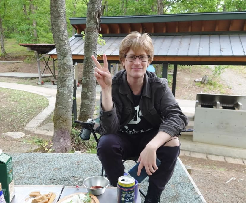 Oliver (34), $300, Non-smoker, No pets, and No children