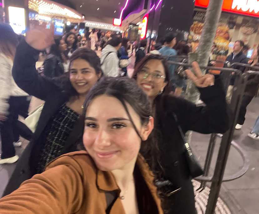 Sophie (21), $450, No pets, Non-smoker, and No children