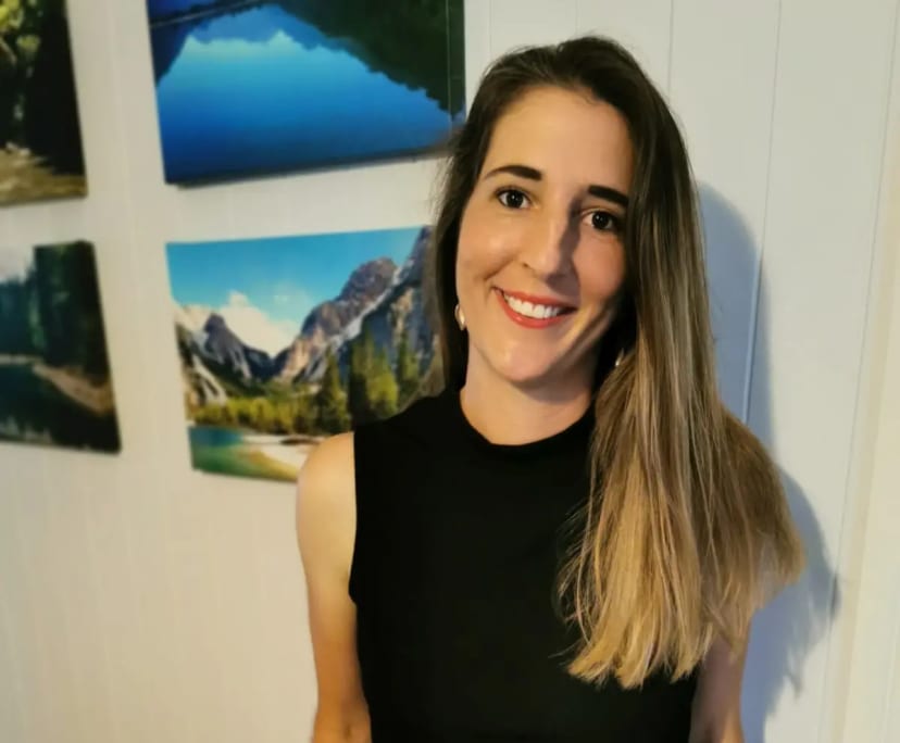 Anna (33), $400, Non-smoker, No pets, and No children