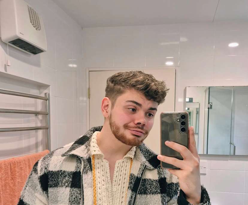 Ethan (25), $450, LGBTQIA+, Non-smoker, No pets, and No children