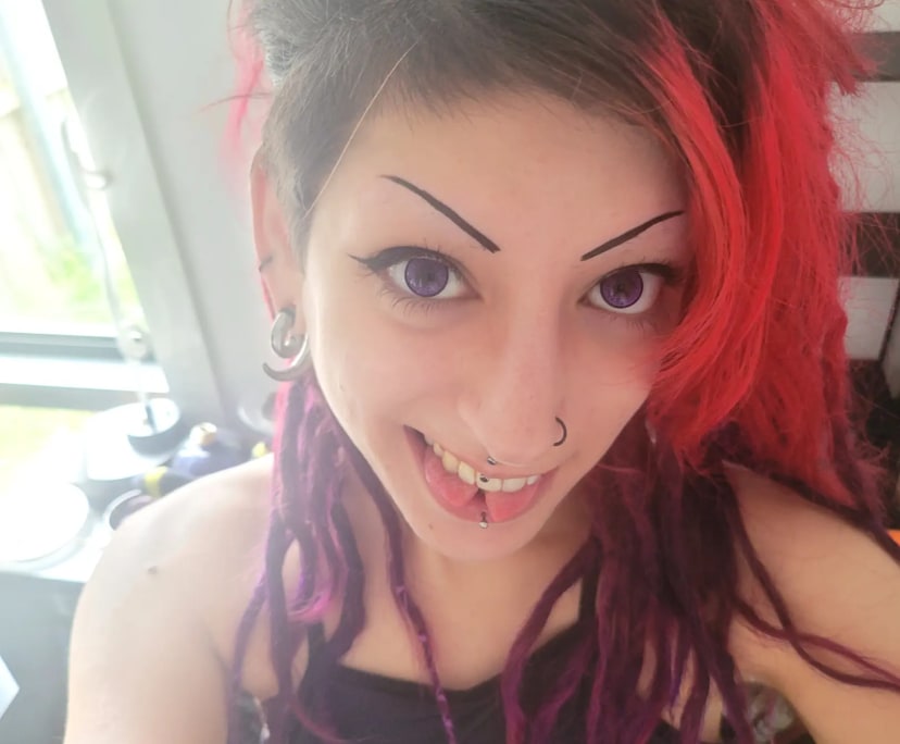 Cy (31), $500, LGBTQIA+, Have pets, Smoker, and No children