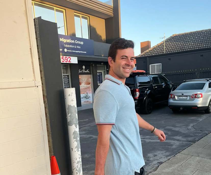 Alec (25), $400, Have pets, Non-smoker, and No children