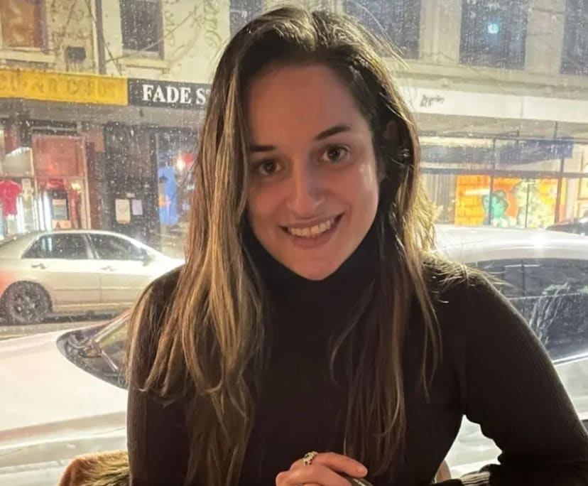 Jodi (28), $330, Non-smoker, No pets, and No children