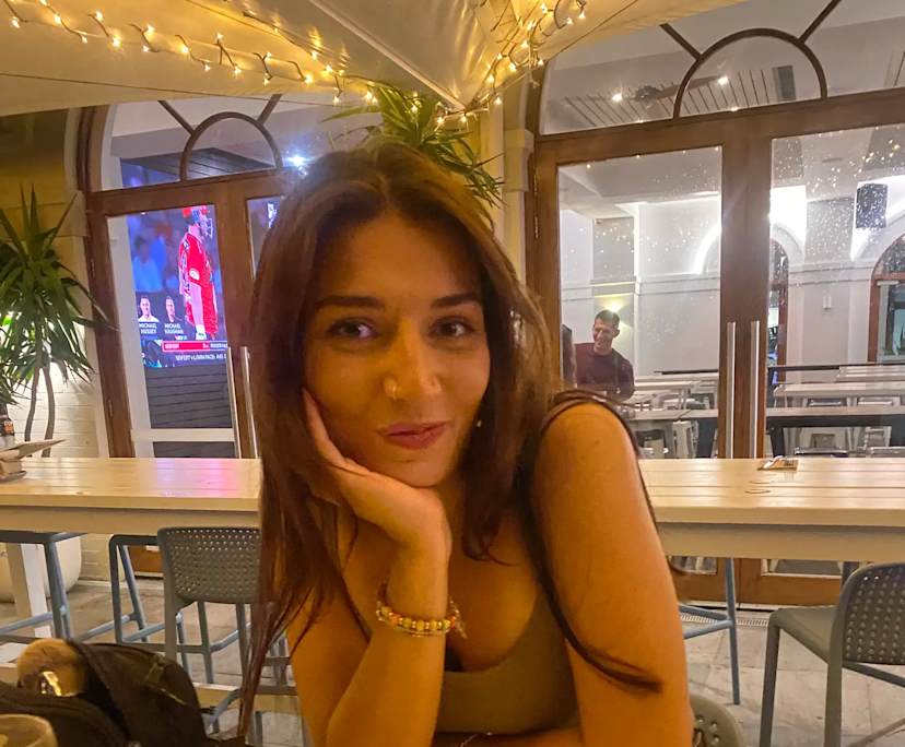 Issie (25), $450, Non-smoker, No pets, and No children