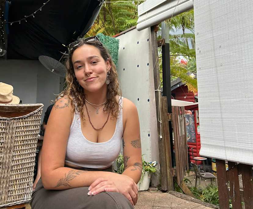 Maia (24), $300, Non-smoker, Have pets, and No children