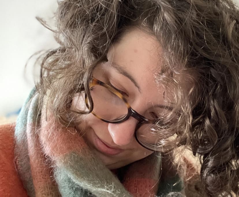 Sarah (34), $300, Non-smoker, Have pets, and No children