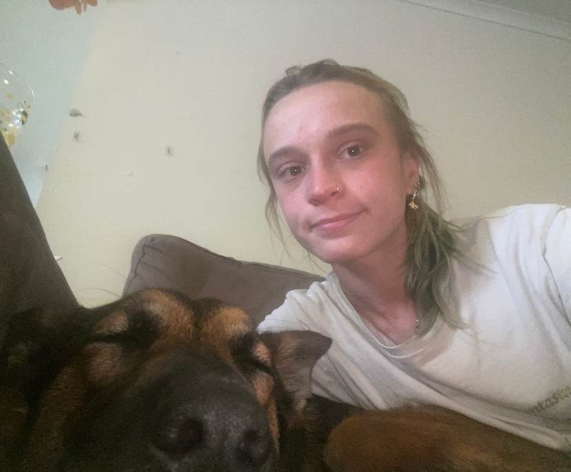 Sascha (23), $400, Non-smoker, Have pets, and No children