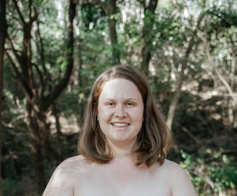 Ariana (32), $260, Non-smoker, Have pets, and No children