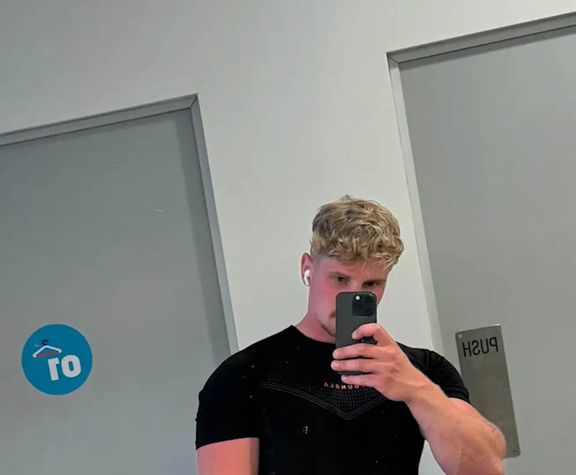 Maximilian (24), $500, 