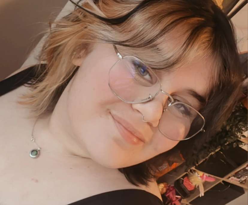 Izzy (20), Sofia (20), Noah (20), Lucy (20) and Mikayla (20), $1,200, LGBTQIA+, Non-smoker, Have pets, and No children