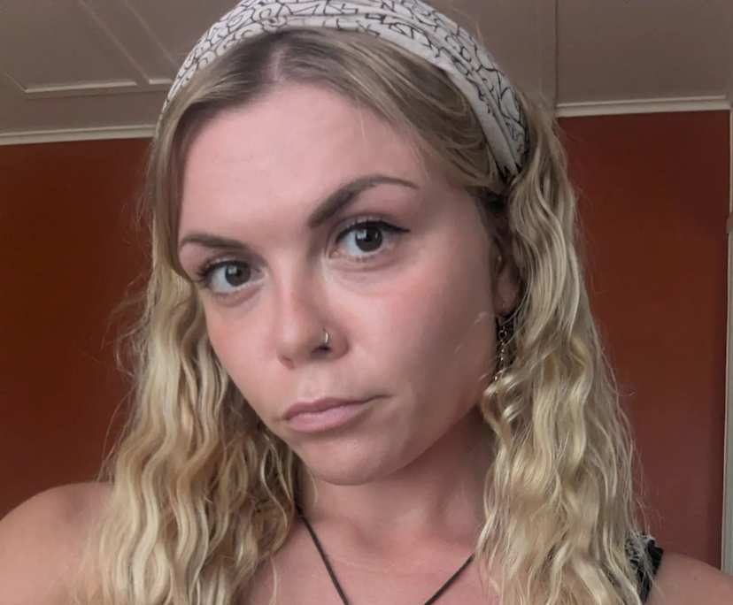 Sophie (29), $500, Non-smoker, No pets, and No children