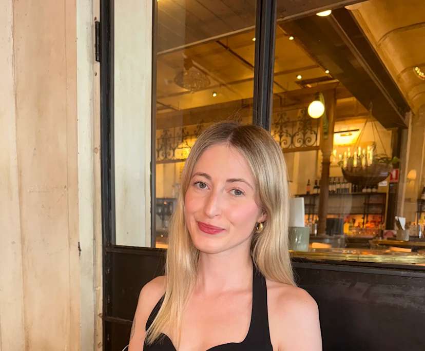 Casey (28), $300, Non-smoker, Have pets, and No children