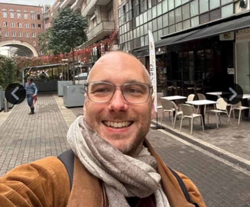 Conor (35), $490, Non-smoker, Have pets, and No children