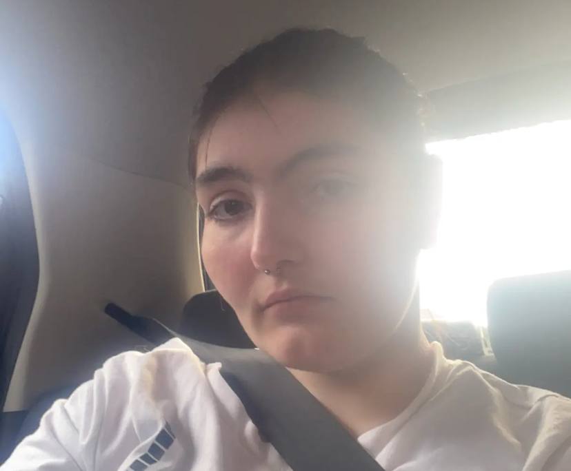 Chloe (23), $400, LGBTQIA+, Non-smoker, Have pets, and No children