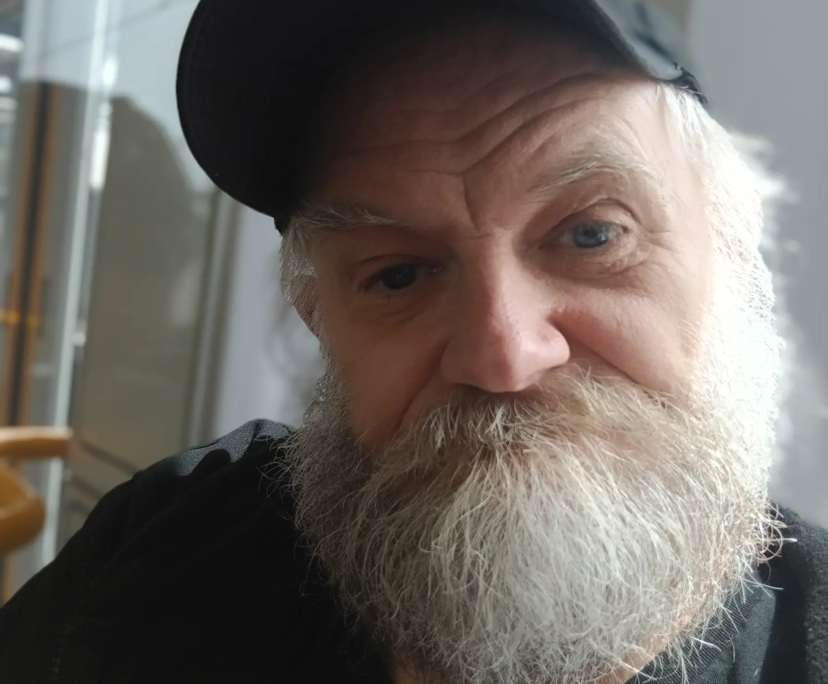 Mat (56), $450, Non-smoker, Have pets, and No children