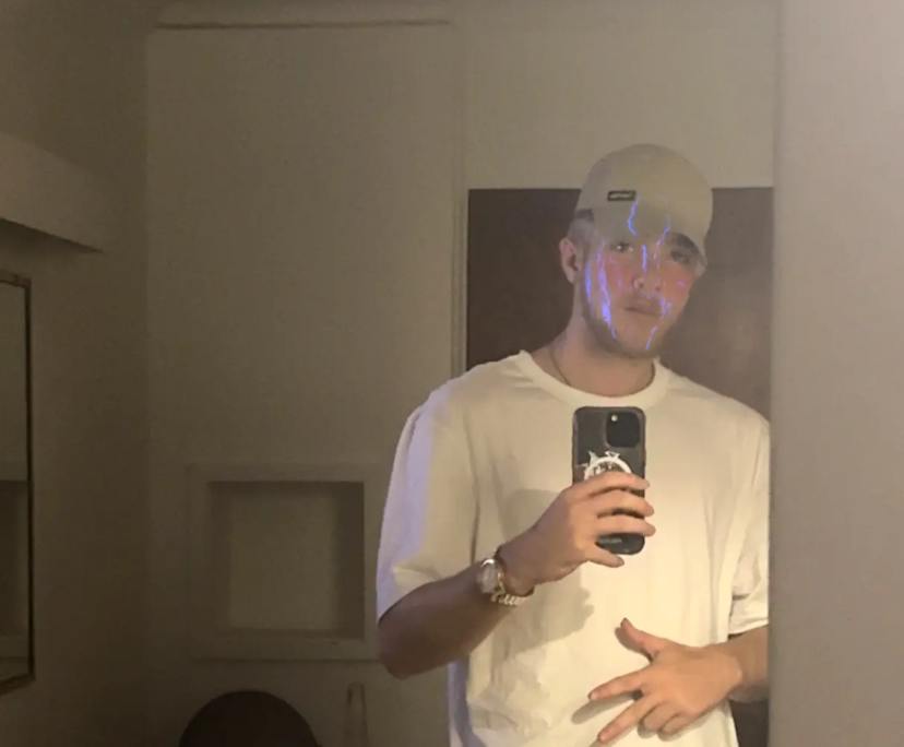 Wesley (20), $273, Smoker, No pets, and No children