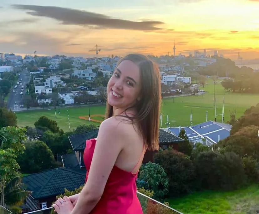 Abby (27), $430, Non-smoker, No pets, and No children