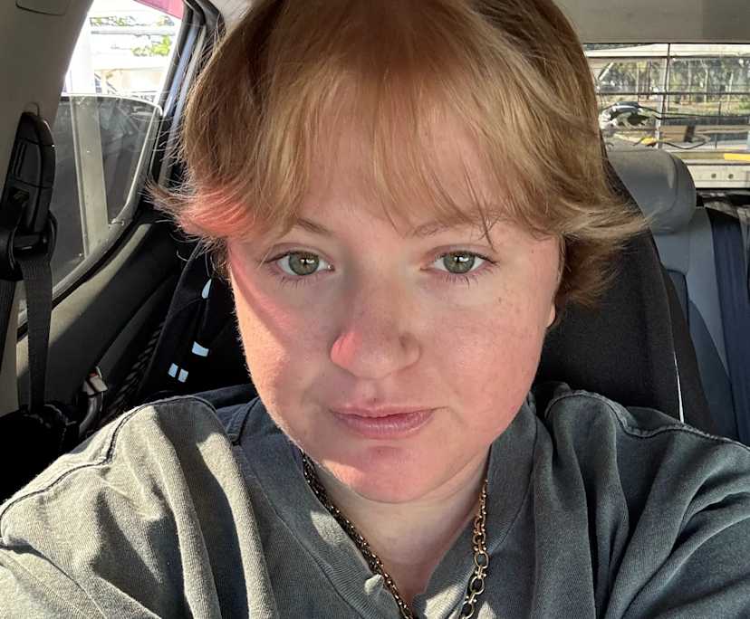 Ashlyn (26), $350, LGBTQIA+, Non-smoker, Have pets, and No children