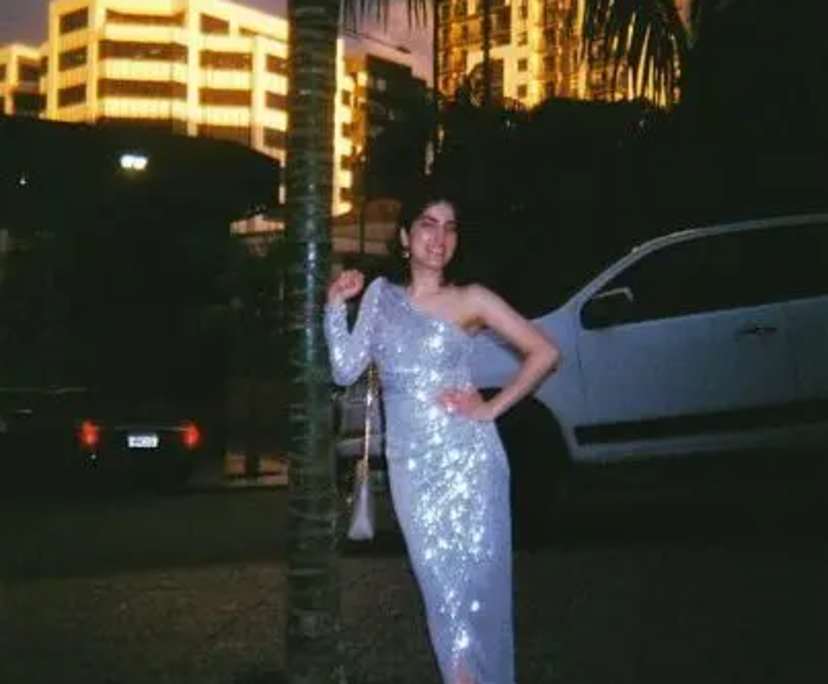 Ria (29), $450, Non-smoker, No pets, and No children