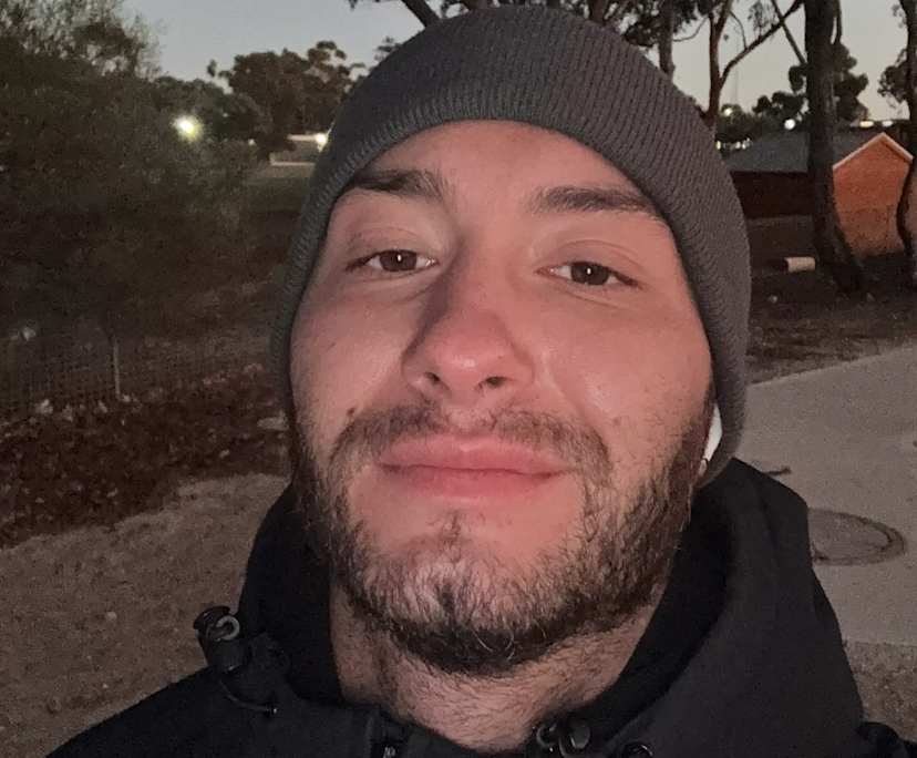 Manuel (29), $250, LGBTQIA+, Non-smoker, Have pets, and No children
