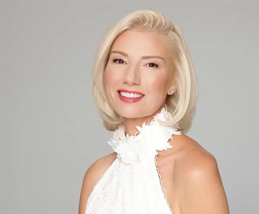 Nicole (43), $350, Non-smoker, Have pets, and No children