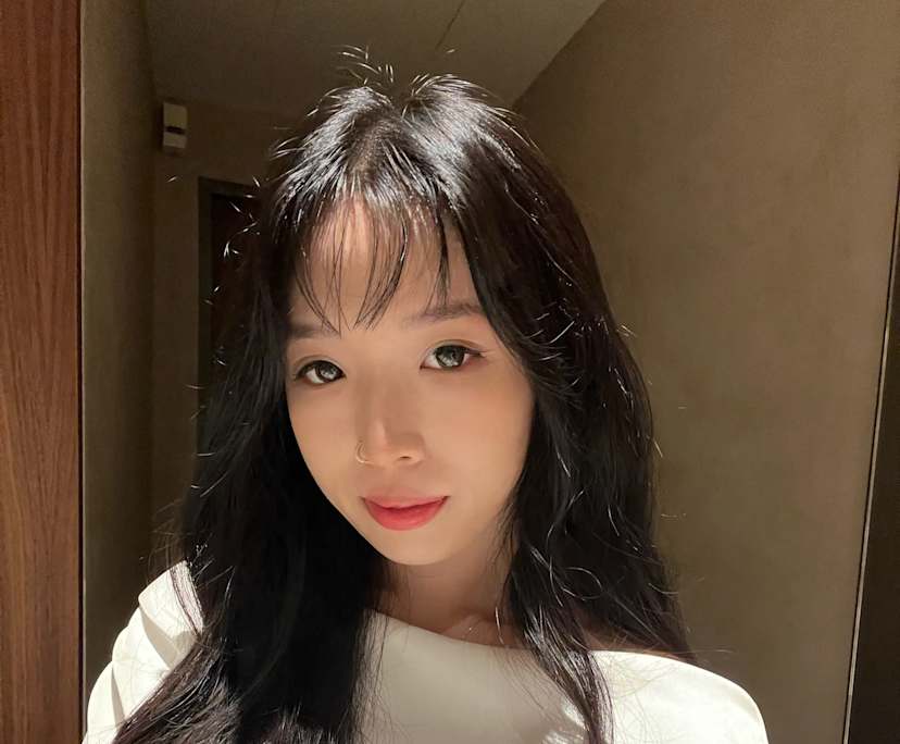 Nhi (18), $450, Non-smoker, No pets, and No children