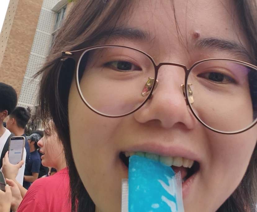 Mia (25), $300, Non-smoker, No pets, and No children