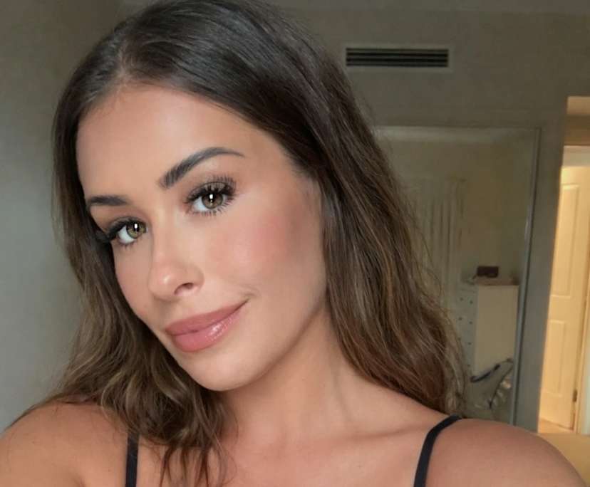 Charis (32), $200, Non-smoker, Have pets, and Have children