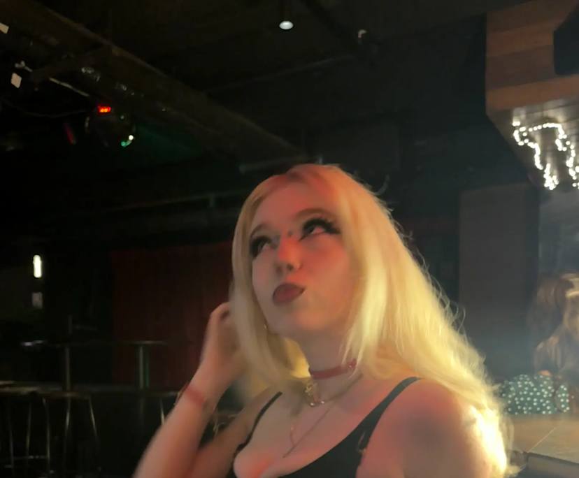 Lexi (20), $300, LGBTQIA+, Smoker, No pets, and No children