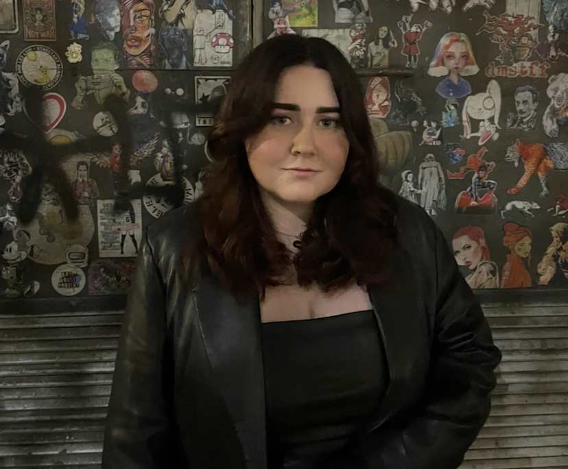 Emma (23), $400, LGBTQIA+, Have pets, Smoker, and No children