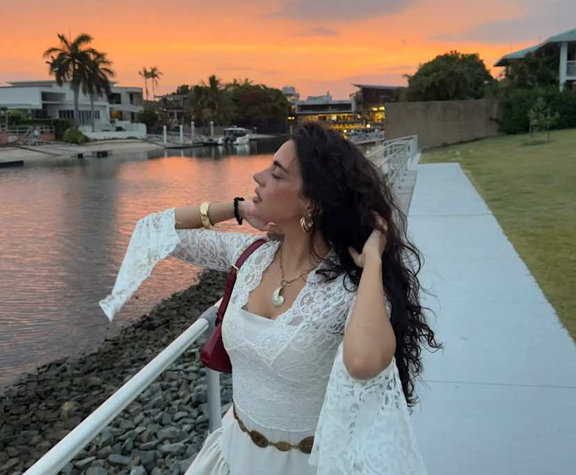 Pauline (25), $450, No pets, Non-smoker, and No children