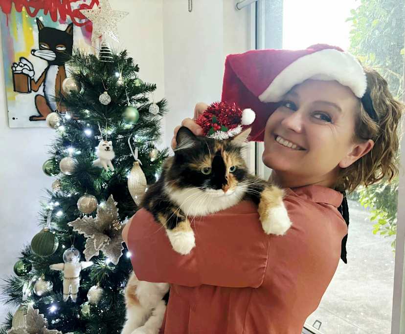 Nicole (45), $450, LGBTQIA+, Non-smoker, Have pets, and No children