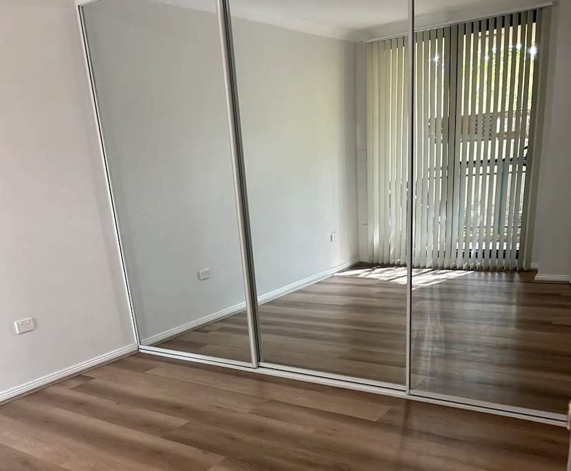 Shirley (45), $300, Non-smoker, No pets, and No children