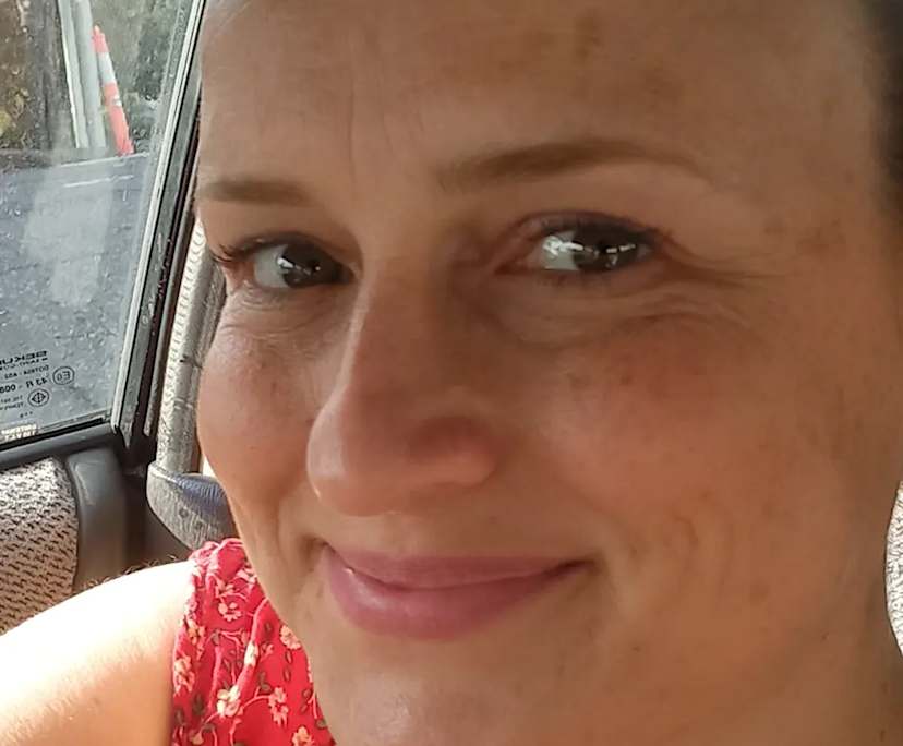 Jessie (42), $350, Non-smoker, Have pets, and No children