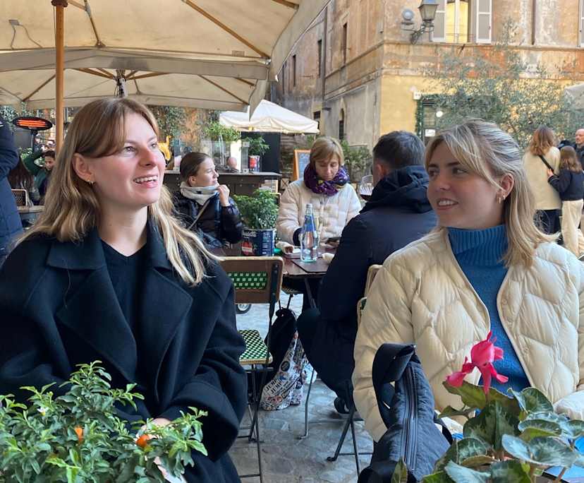 Alexandra (27), $320, Non-smoker, No pets, and No children