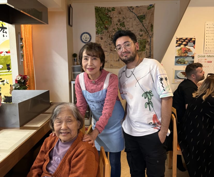 Ricardo (25), $300, Smoker, LGBTQIA+, Non-smoker, No pets, and No children