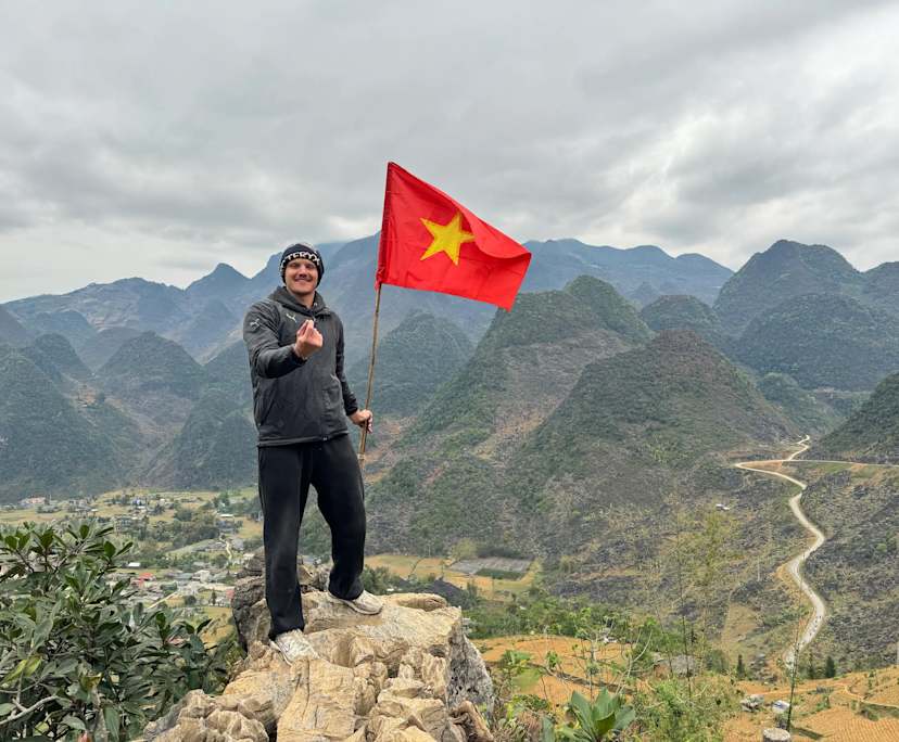 Joe (22), $400, Non-smoker, No pets, and No children