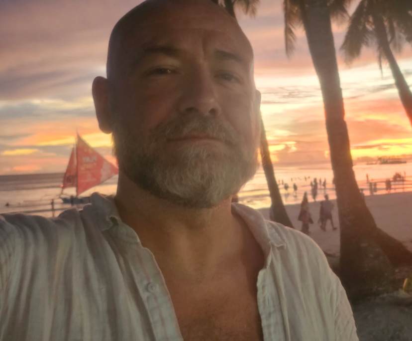 Gareth (46), $325, Non-smoker, No pets, and No children